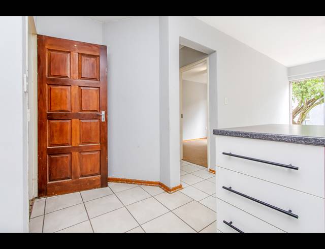 1 BEDROOM APARTMENT TO LET IN RADIOKOP